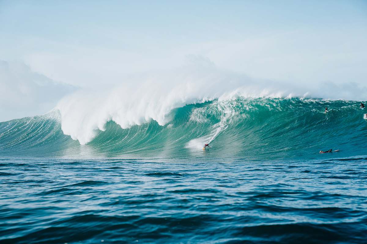 sea waves wavy sea at daytime ocean